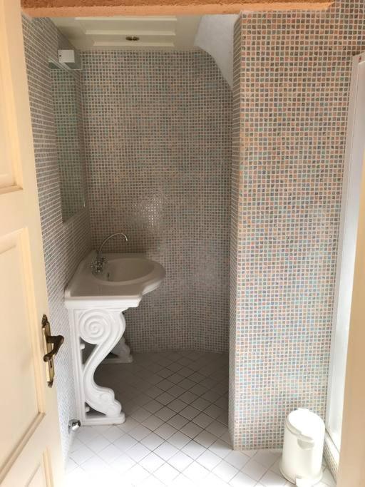 PALIO LIMANI APARTMENTS room 4